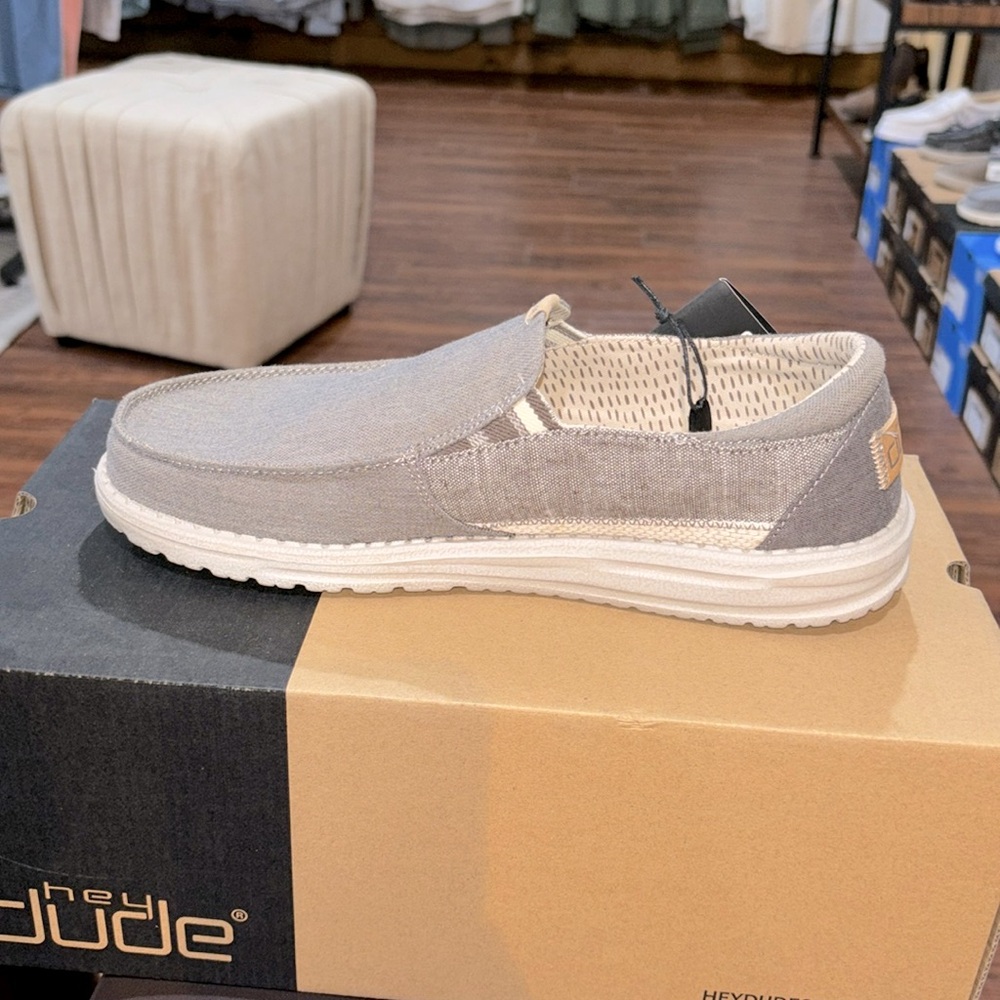 hey dude slip on